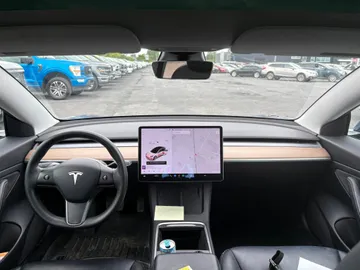 2021 Tesla Model 3 - image 9