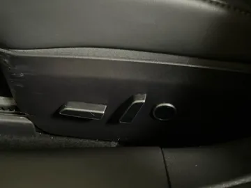 2021 Tesla Model 3 - image 18