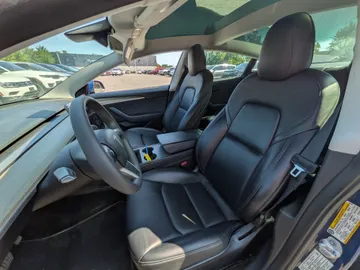 2022 Tesla Model 3 - image 8