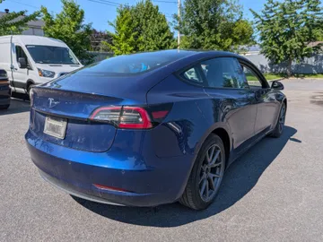 2022 Tesla Model 3 - image 3