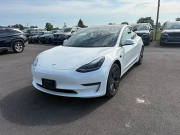 2022 Tesla Model 3 - image 2