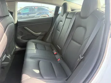2022 Tesla Model 3 - image 9