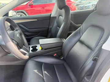 2022 Tesla Model 3 - image 8