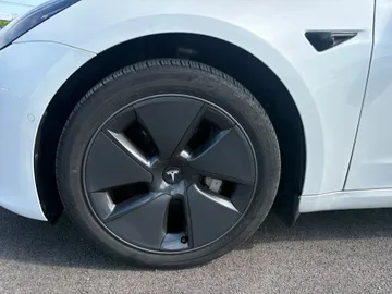 2022 Tesla Model 3 - image 7