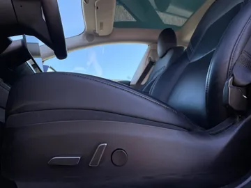 2022 Tesla Model 3 - image 25