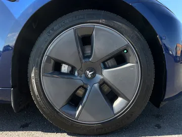 2022 Tesla Model 3 - image 7
