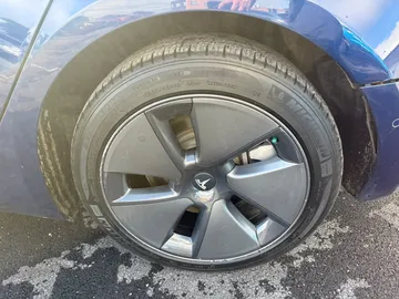 2022 Tesla Model 3 - image 7