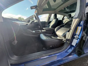2022 Tesla Model 3 - image 8