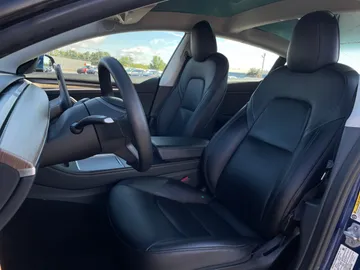 2022 Tesla Model 3 - image 3