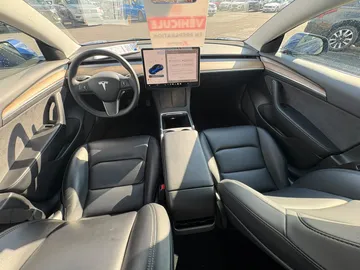 2022 Tesla Model 3 - image 9