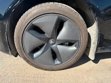 2019 Tesla Model 3 - image 10