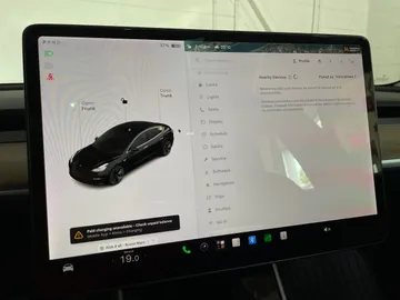 2019 Tesla Model 3 - image 22