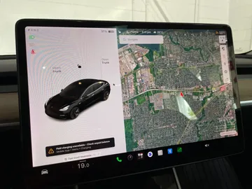 2019 Tesla Model 3 - image 18