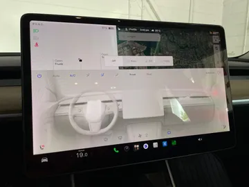 2019 Tesla Model 3 - image 20
