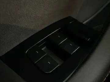 2019 Tesla Model 3 - image 21