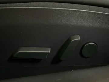 2019 Tesla Model 3 - image 15