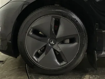2019 Tesla Model 3 - image 16
