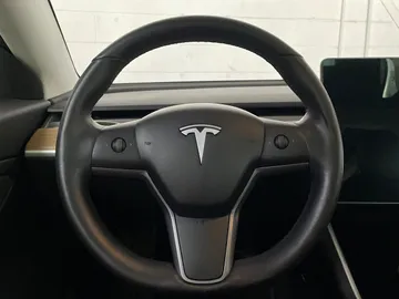 2019 Tesla Model 3 - image 14