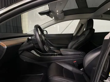 2019 Tesla Model 3 - image 10