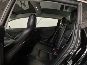 2019 Tesla Model 3 - image 11