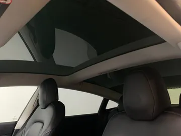 2019 Tesla Model 3 - image 12
