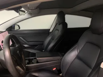 2019 Tesla Model 3 - image 10