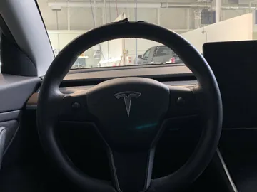 2019 Tesla Model 3 - image 16