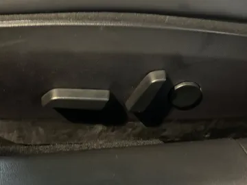 2019 Tesla Model 3 - image 18