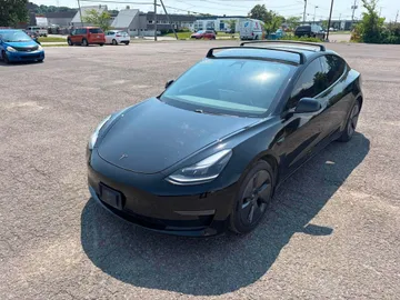 2021 Tesla Model 3 - image 3