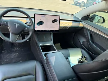 2021 Tesla Model 3 - image 7