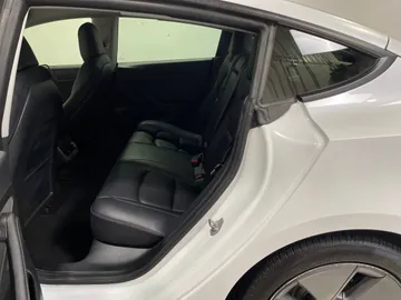 2021 Tesla Model 3 - image 15