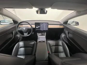 2021 Tesla Model 3 - image 4