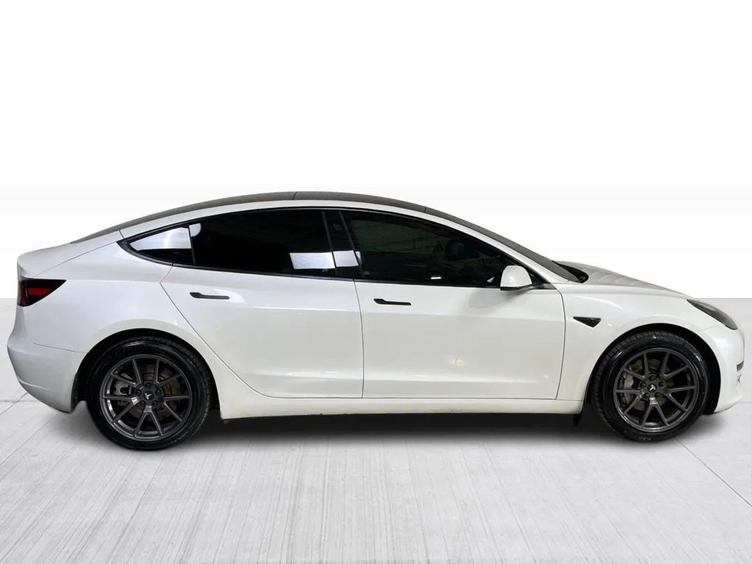 2023 Tesla Model 3 — photo 2
