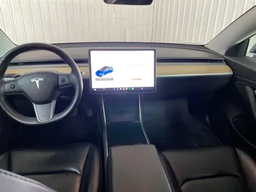 2019 Tesla Model 3 - image 4