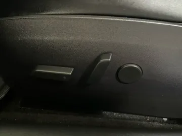 2019 Tesla Model 3 - image 18