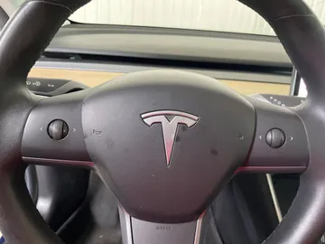 2019 Tesla Model 3 - image 17
