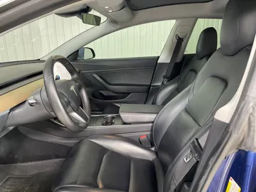 2019 Tesla Model 3 - image 3