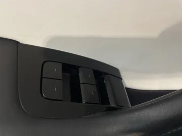 2020 Tesla Model 3 - image 23