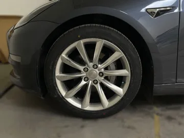 2020 Tesla Model 3 - image 17