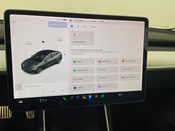 2020 Tesla Model 3 - image 25