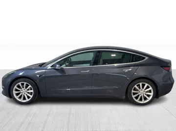 2020 Tesla Model 3 - image 4