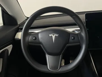 2020 Tesla Model 3 - image 16
