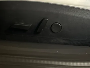 2020 Tesla Model 3 - image 24