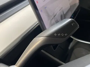 2020 Tesla Model 3 - image 26