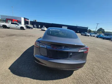 2020 Tesla Model 3 - image 7