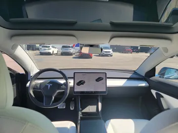 2020 Tesla Model 3 - image 8