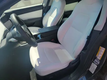 2020 Tesla Model 3 - image 9