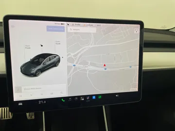 2020 Tesla Model 3 - image 20