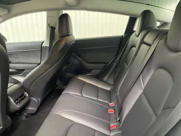 2021 Tesla Model 3 - image 15