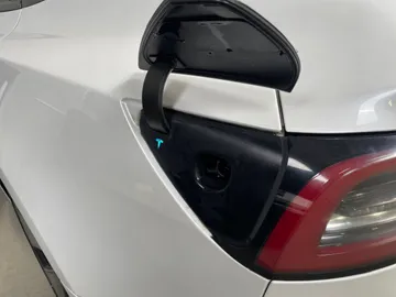 2021 Tesla Model 3 - image 20